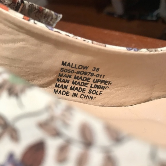 Size 38 Miz Mooz floral wedges - Picture 4 of 4